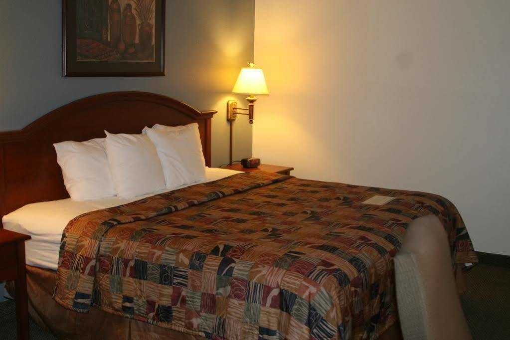 Estherville Hotel & Suites Kültér fotó